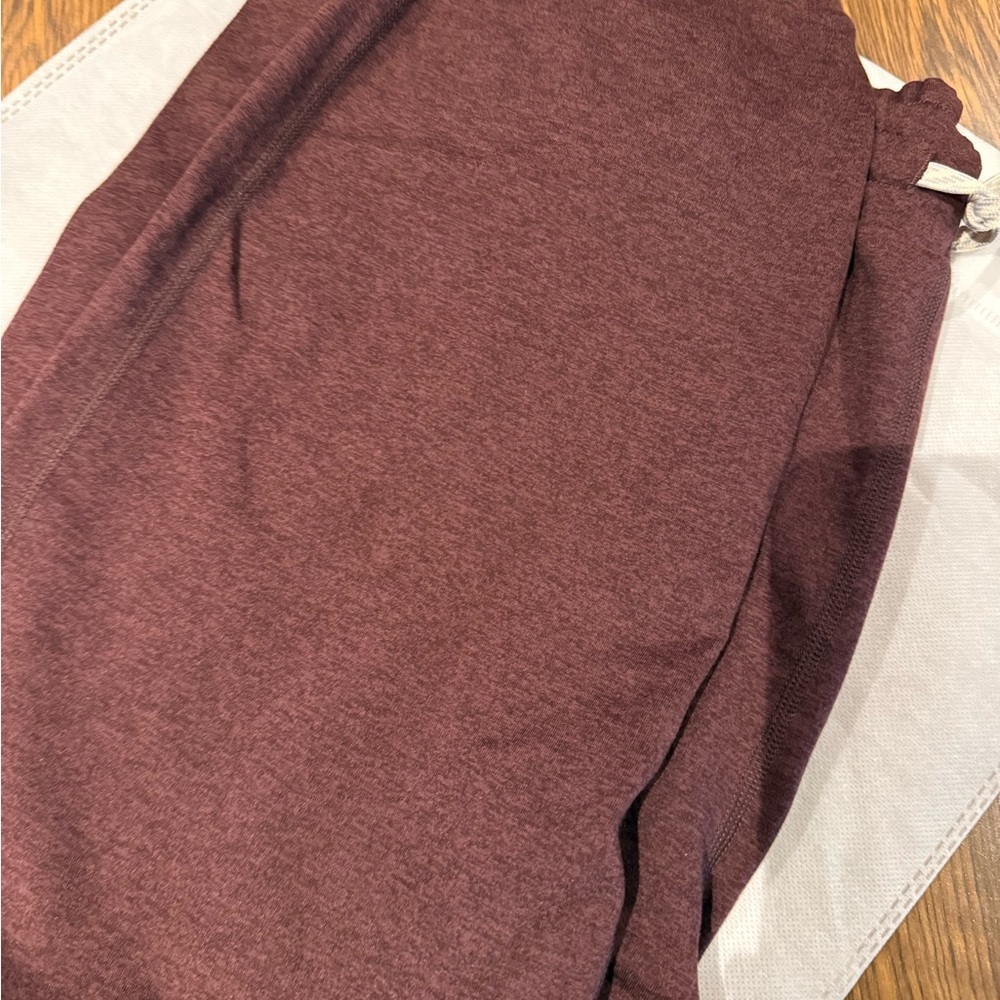 Vuori performance joggers NWOT